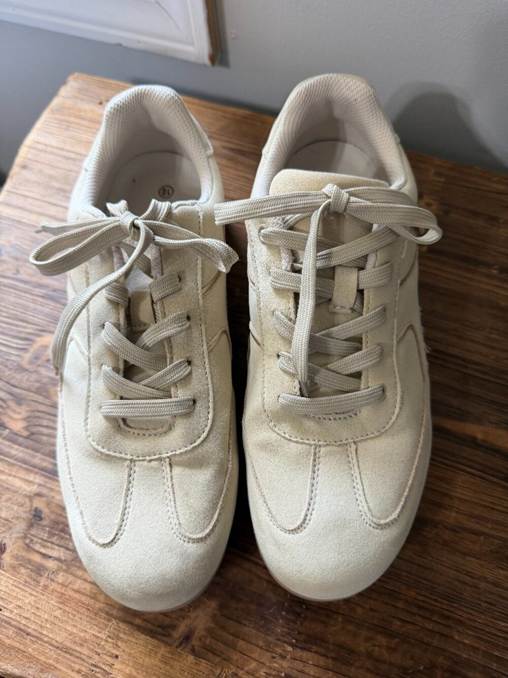 Lucky Step Women’s off-White Air Cooled Sneakers Size 10 Casual Lace Up